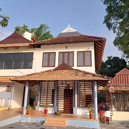 Stayberries River Rock Villa Athirapilly Kizhake Chālakudi Buitenkant foto