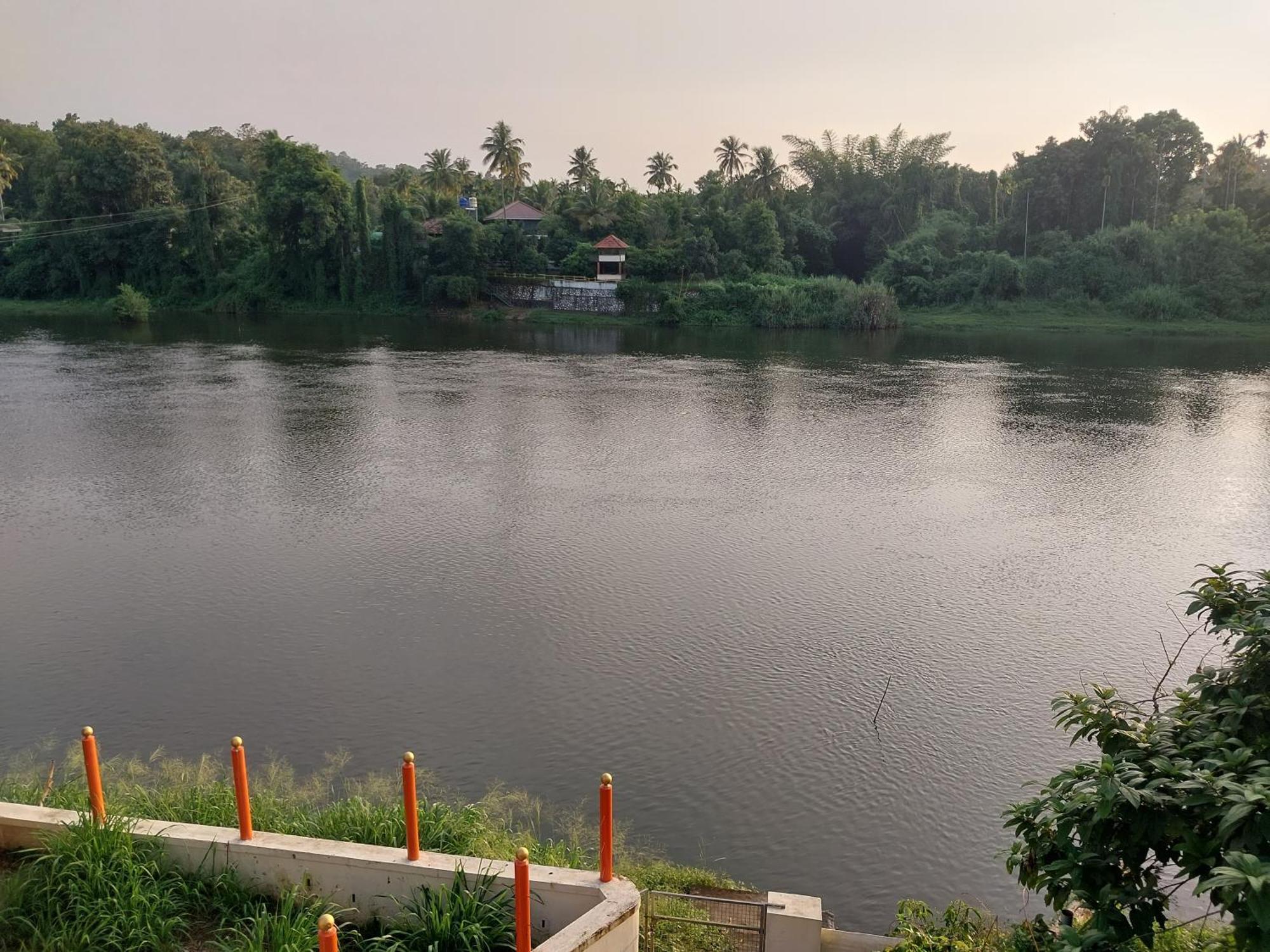 Stayberries River Rock Villa Athirapilly Kizhake Chālakudi Buitenkant foto